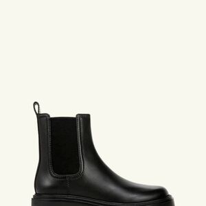 Vince Camuto Pinecrest  Black Leather Stretch Waterproof boot size 8